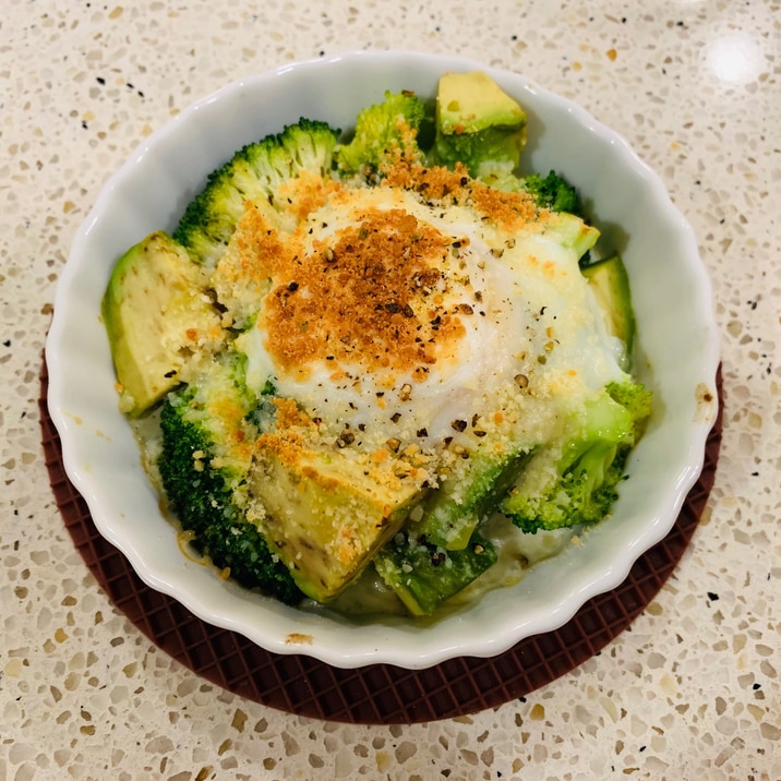 ブロッコリーとアボカドと半熟卵のホットサラダ レシピ 作り方 By Masya0928 楽天レシピ